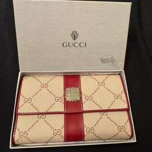 Gucci Red and Beige Women's Wallet